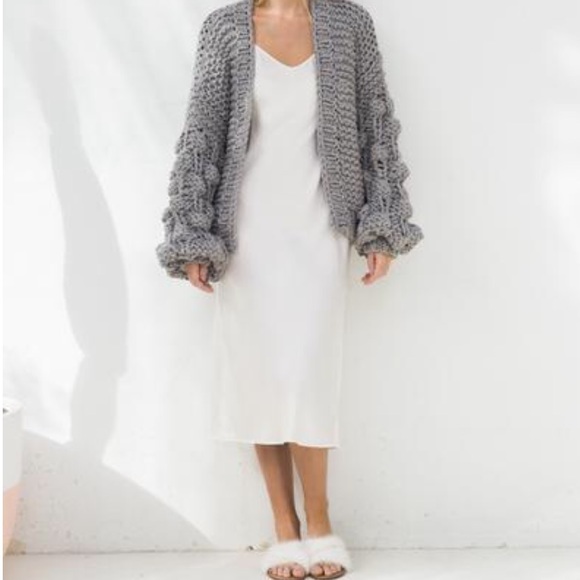 🆕Grey Oversized PomPom Bubble Sleeve Open Front Cardigan Jacket Size: S/M & M/L - Picture 6 of 9